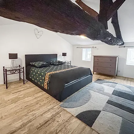 Detente Voisine Du Domaine Royal דירה