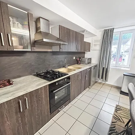 Detente Voisine Du Domaine Royal *