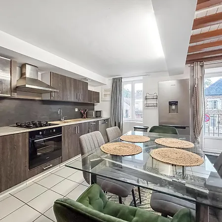 Detente Voisine Du Domaine Royal *