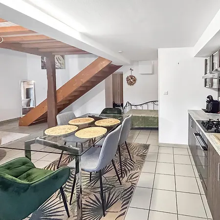 Detente Voisine Du Domaine Royal