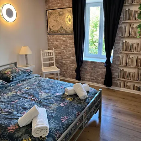 Detente Voisine Du Domaine Royal